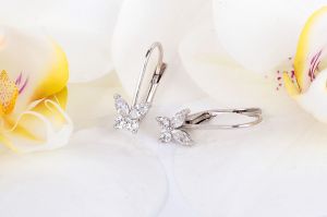 Fehérarany gyermek fülbevaló fehér kővel x.-a140.4.10f-f - Arany gyerek fülbevaló